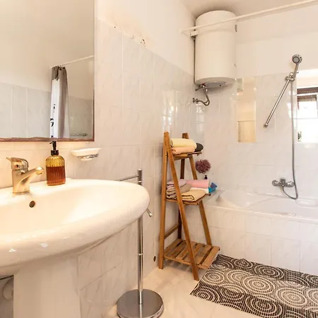 5 Bedroom Gorgeous In - Jasenice *