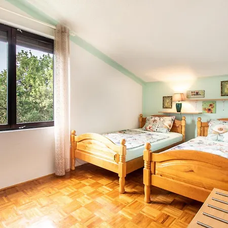 5 Bedroom Gorgeous In - Jasenice *