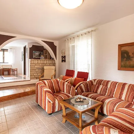 5 Bedroom Gorgeous In - Jasenice Holiday home Maslenica