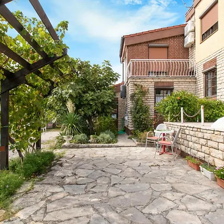 5 Bedroom Gorgeous In - Jasenice Holiday home