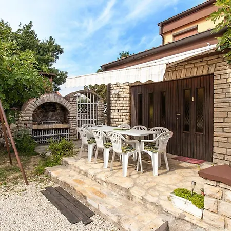 5 Bedroom Gorgeous In - Jasenice