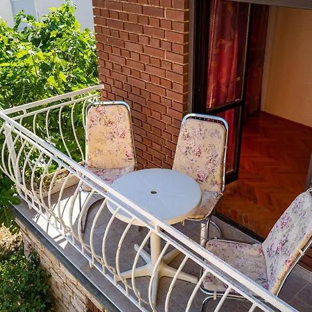 5 Bedroom Gorgeous In - Jasenice Holiday home Maslenica
