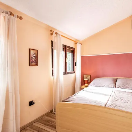 5 Bedroom Gorgeous In - Jasenice