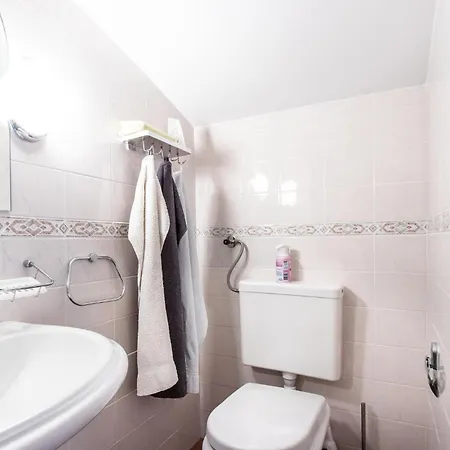 5 Bedroom Gorgeous In - Jasenice